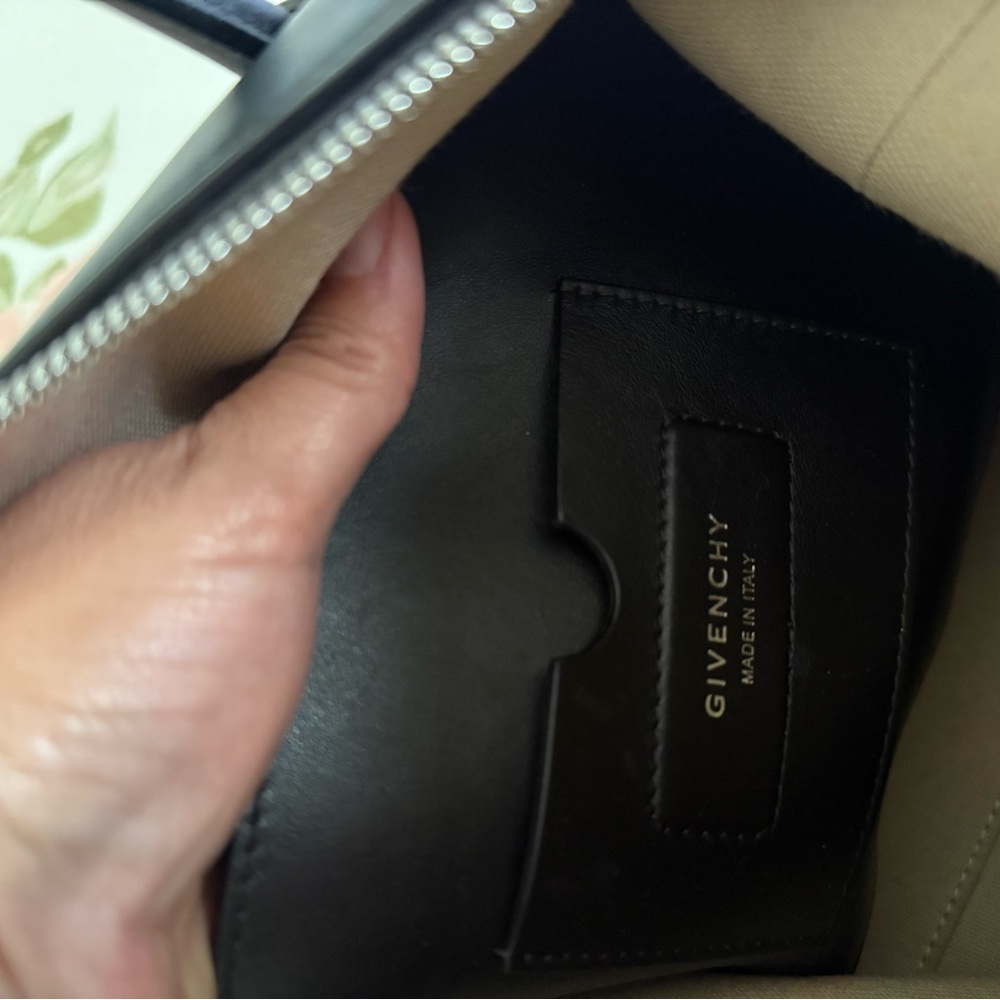 Givenchy Smooth Calfskin Small Soft Antigona Black - Picture 6 of 16